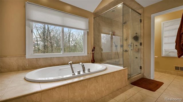 6621 Glenshaw Court, West Bloomfield, MI 48322