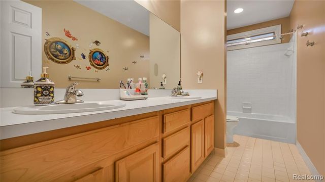 6621 Glenshaw Court, West Bloomfield, MI 48322