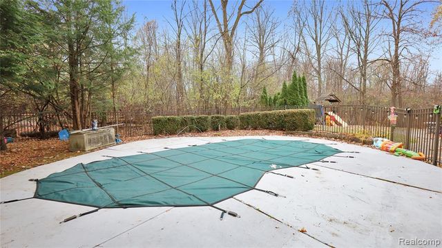 6621 Glenshaw Court, West Bloomfield, MI 48322
