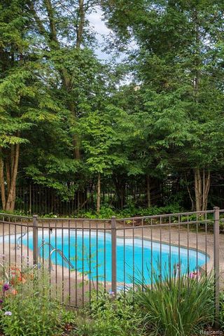 6621 Glenshaw Court, West Bloomfield, MI 48322
