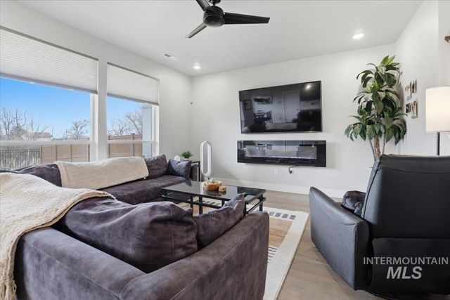 6937 S Sunfish Way, Boise, ID 83709