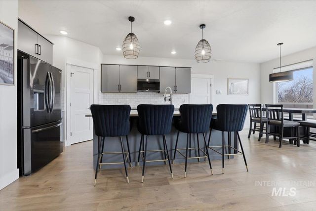 6937 S Sunfish Way, Boise, ID 83709