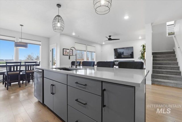 6937 S Sunfish Way, Boise, ID 83709