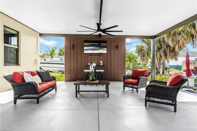 2557 29th AVE NE, Naples, FL 34120