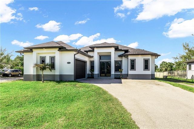 2557 29th AVE NE, Naples, FL 34120