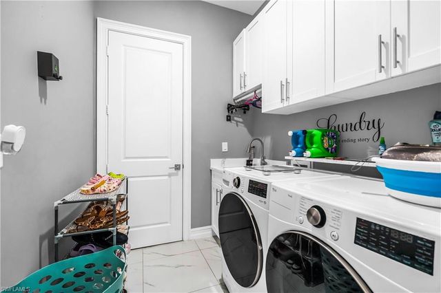 2557 29th AVE NE, Naples, FL 34120