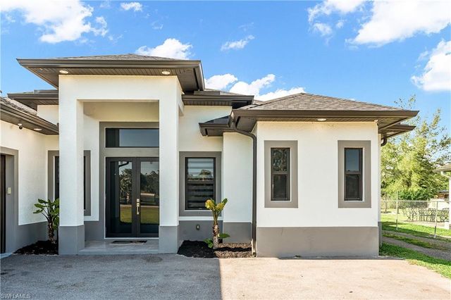 2557 29th AVE NE, Naples, FL 34120