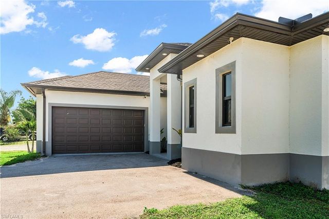 2557 29th AVE NE, Naples, FL 34120