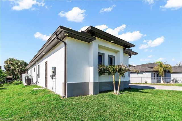 2557 29th AVE NE, Naples, FL 34120