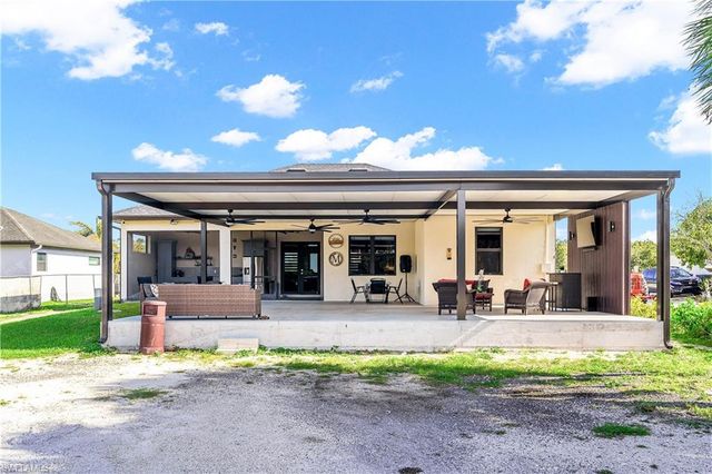2557 29th AVE NE, Naples, FL 34120