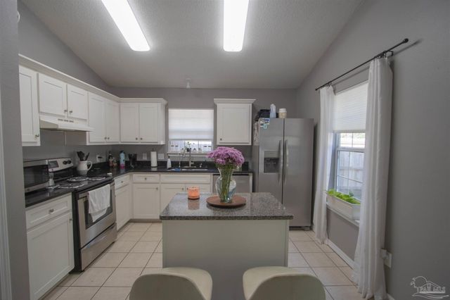 1232 Greystone Ln, Pensacola, FL 32514