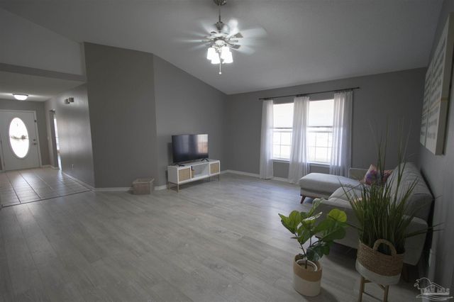 1232 Greystone Ln, Pensacola, FL 32514