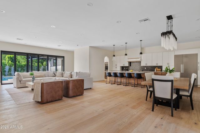 4348 E MITCHELL Drive, Phoenix, AZ 85018