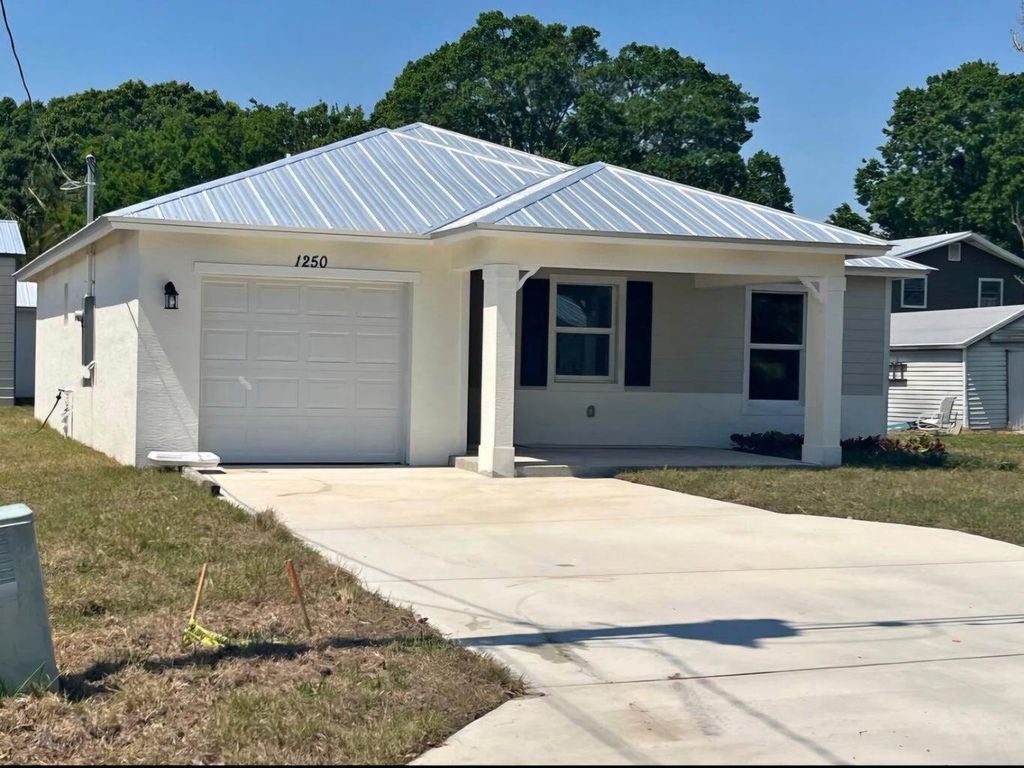 1240 NW Antoch Avenue, Stuart, FL 34994