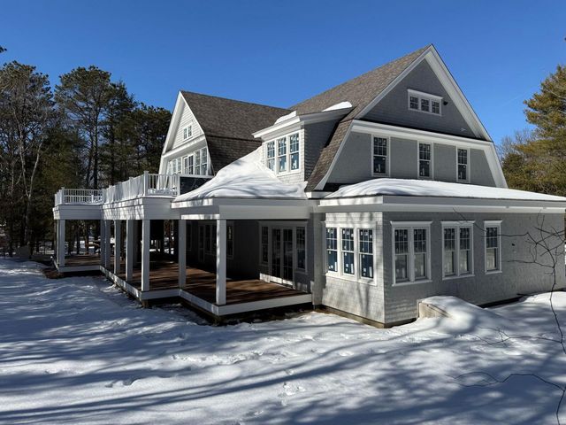 10 Rock Landing Road, Mashpee, MA 02649