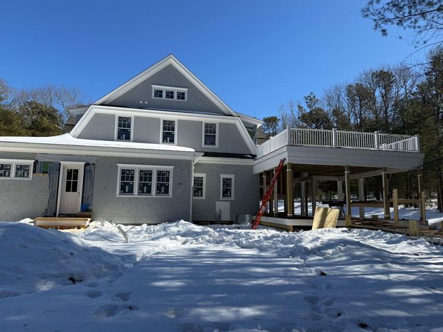 10 Rock Landing Road, Mashpee, MA 02649