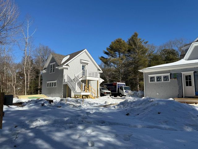 10 Rock Landing Road, Mashpee, MA 02649