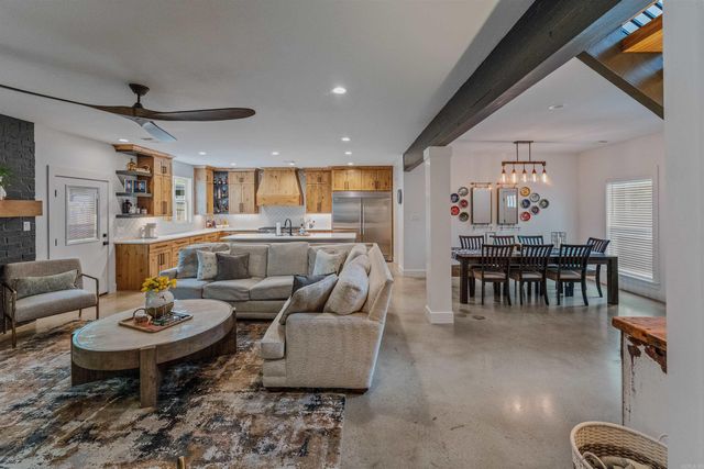 305 W Cross Street, Benton, AR 72015