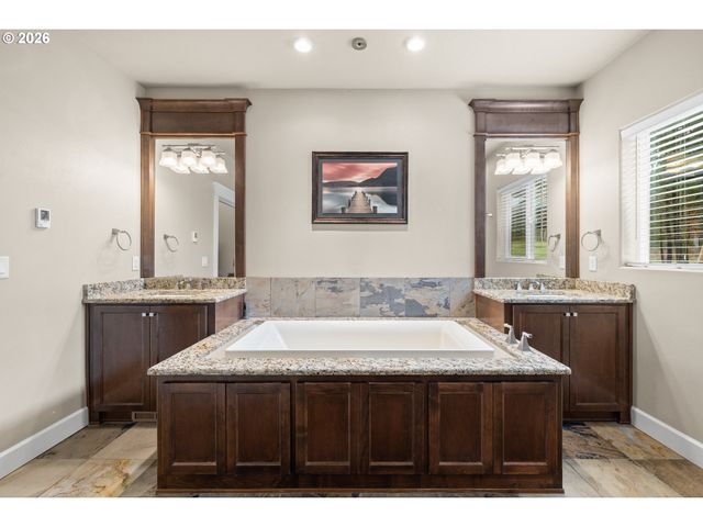 16302 S UNION MILLS Rd, Mulino, OR 97042