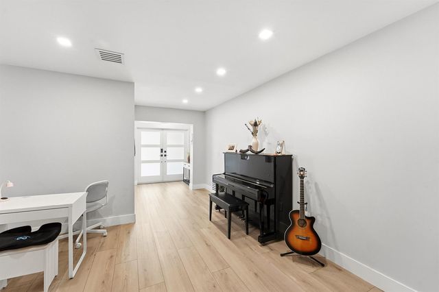11700 NW 27th Street, Plantation, FL 33323