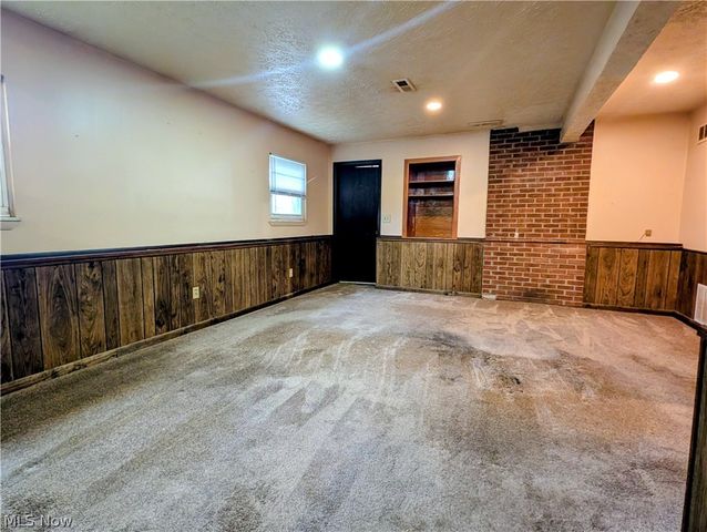 205 Oakwood Lane, Seville, OH 44273