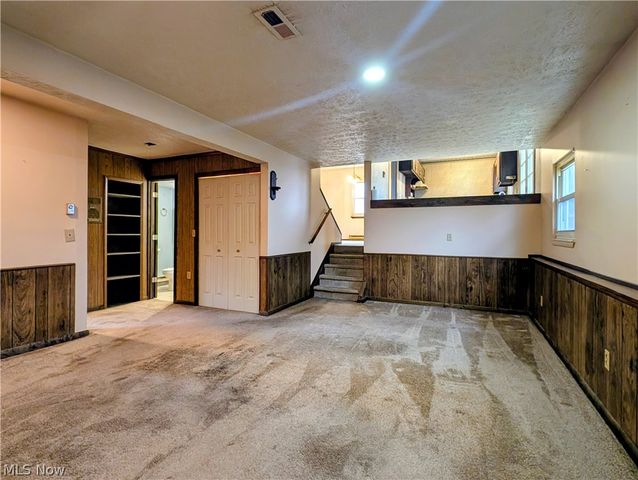 205 Oakwood Lane, Seville, OH 44273