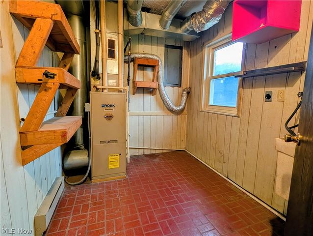 205 Oakwood Lane, Seville, OH 44273