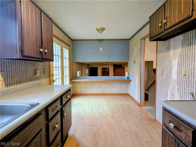 205 Oakwood Lane, Seville, OH 44273