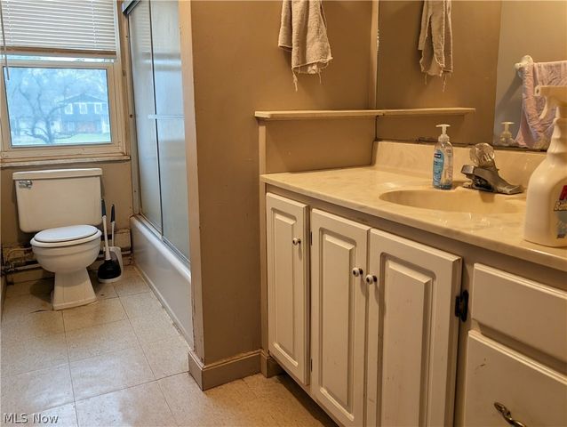 205 Oakwood Lane, Seville, OH 44273