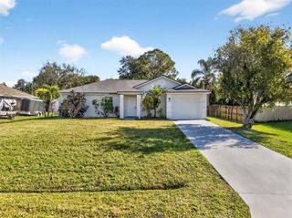 2417 SW Summit St, Port St Lucie, FL 34984