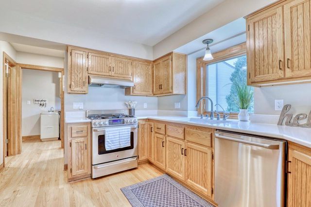 W241N5923 Goldencrest COURT, Sussex, WI 53089