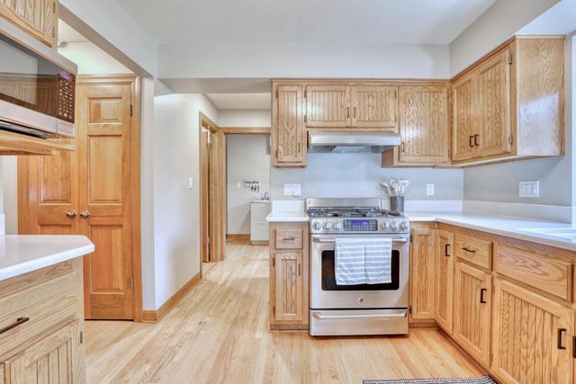 W241N5923 Goldencrest COURT, Sussex, WI 53089