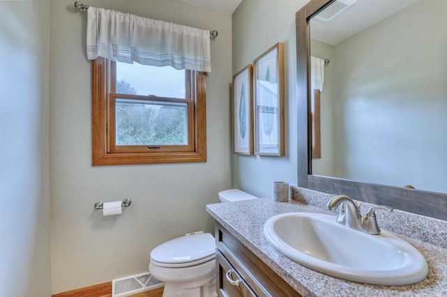 W241N5923 Goldencrest COURT, Sussex, WI 53089