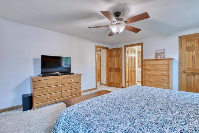W241N5923 Goldencrest COURT, Sussex, WI 53089
