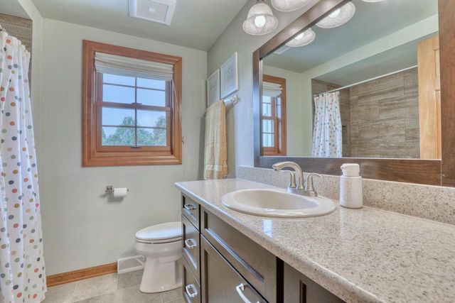 W241N5923 Goldencrest COURT, Sussex, WI 53089