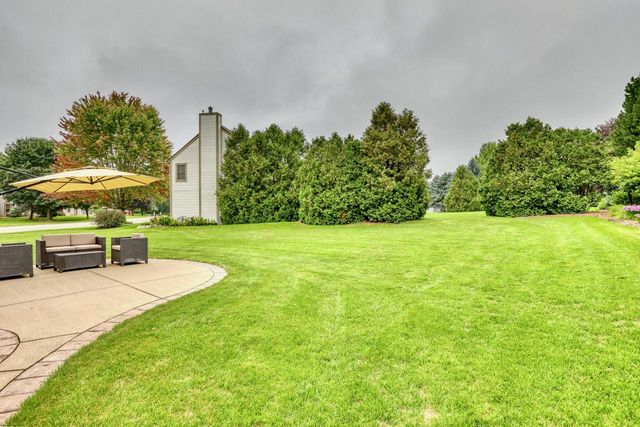 W241N5923 Goldencrest COURT, Sussex, WI 53089