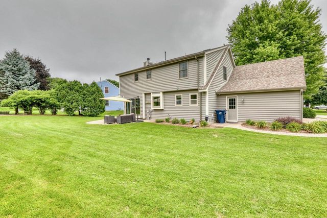 W241N5923 Goldencrest COURT, Sussex, WI 53089
