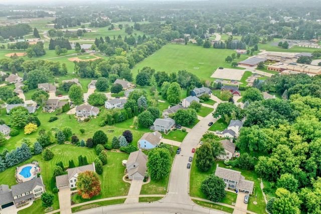 W241N5923 Goldencrest COURT, Sussex, WI 53089