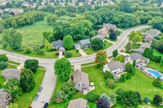 W241N5923 Goldencrest COURT, Sussex, WI 53089