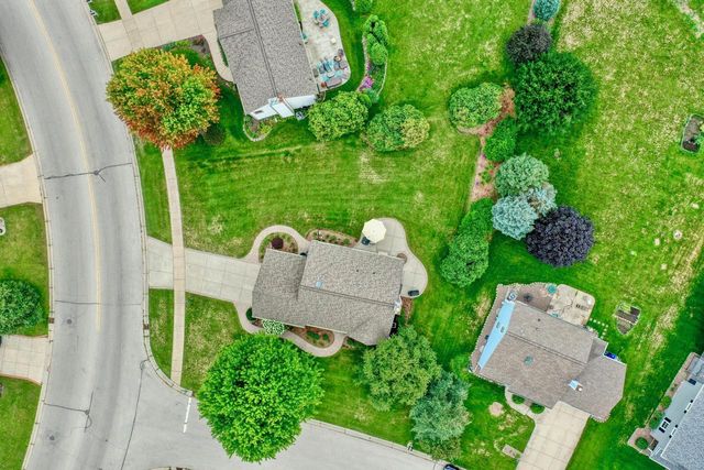 W241N5923 Goldencrest COURT, Sussex, WI 53089