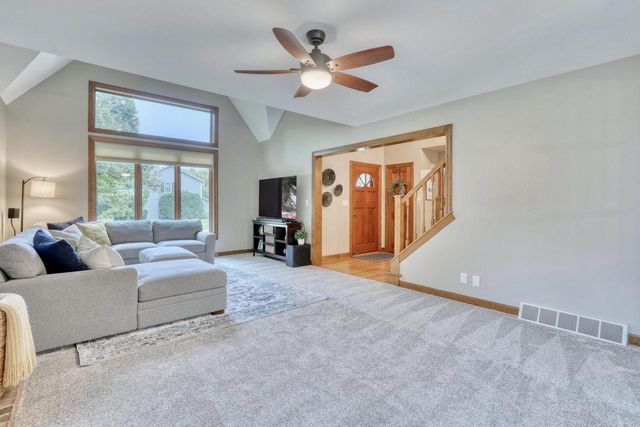W241N5923 Goldencrest COURT, Sussex, WI 53089