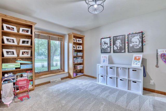 W241N5923 Goldencrest COURT, Sussex, WI 53089