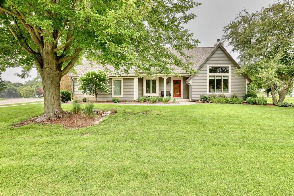 W241N5923 Goldencrest COURT, Sussex, WI 53089