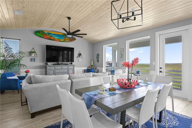3087 S 11th St 500, Port Aransas, TX 78373
