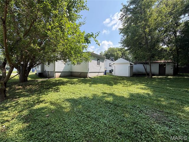 60 Connolly Drive, Calverton Park, MO 63135