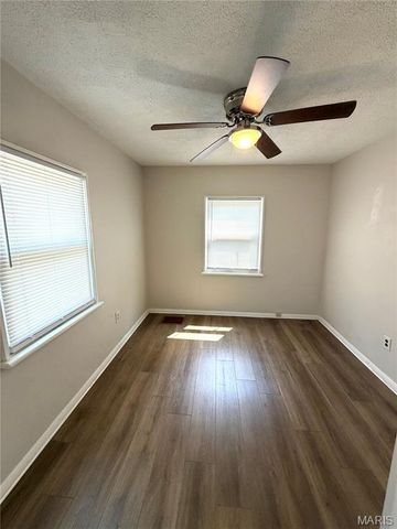 60 Connolly Drive, Calverton Park, MO 63135