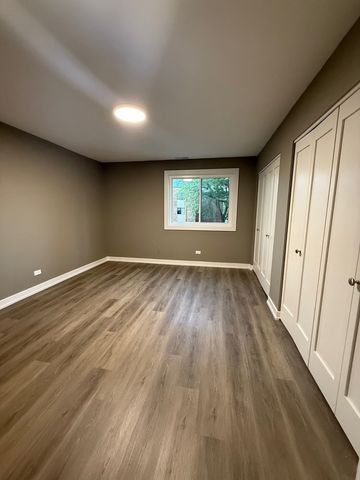 1322 E Ports O Call Drive 1W, Palatine, IL 60074