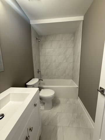 1322 E Ports O Call Drive 1W, Palatine, IL 60074