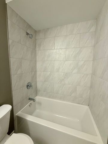 1322 E Ports O Call Drive 1W, Palatine, IL 60074