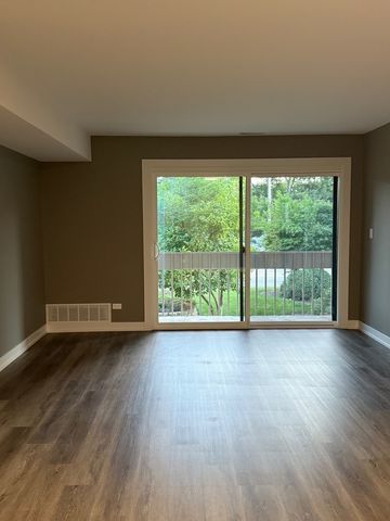 1322 E Ports O Call Drive 1W, Palatine, IL 60074